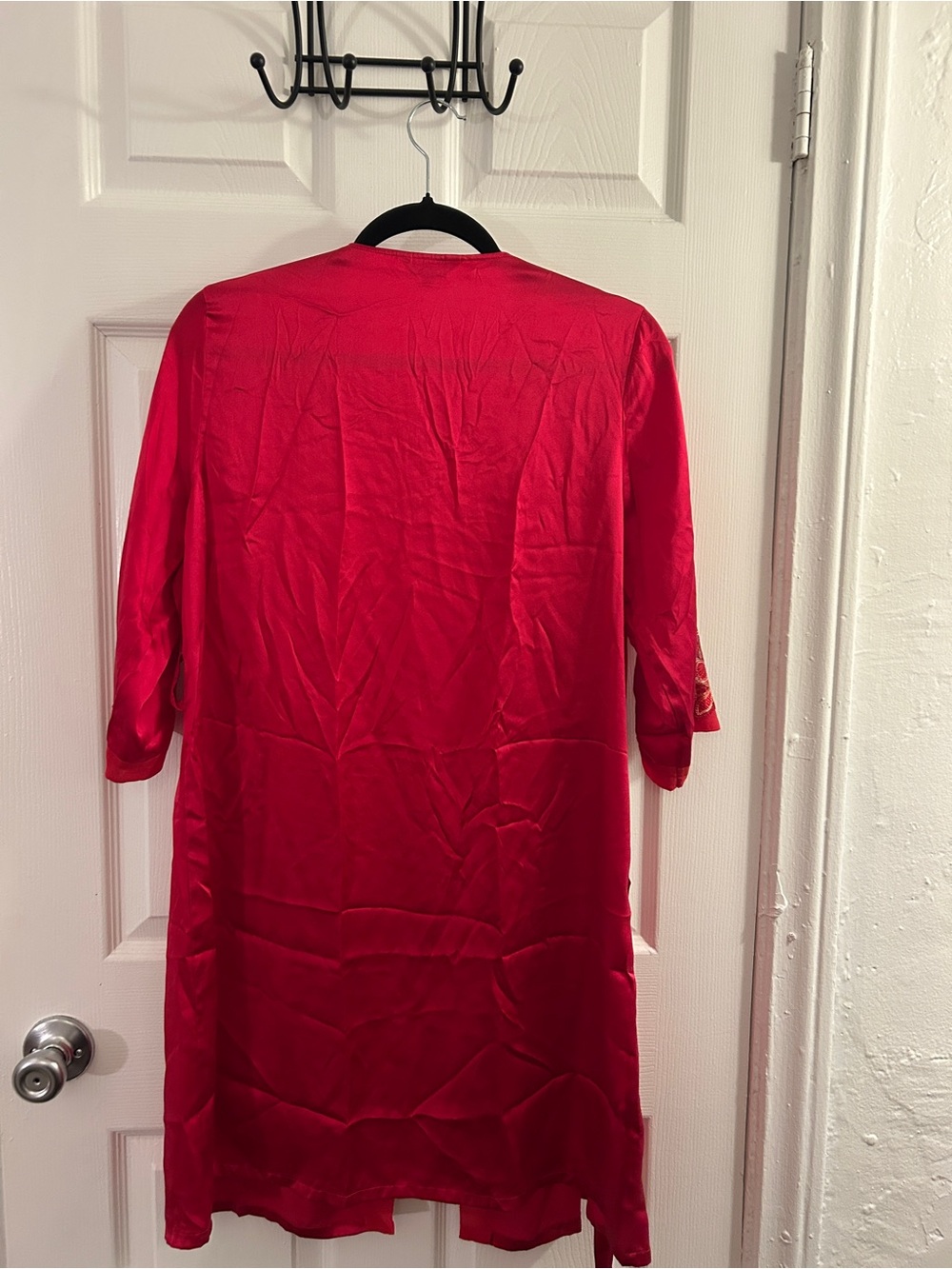 Red silk robe - Picture 6 of 10